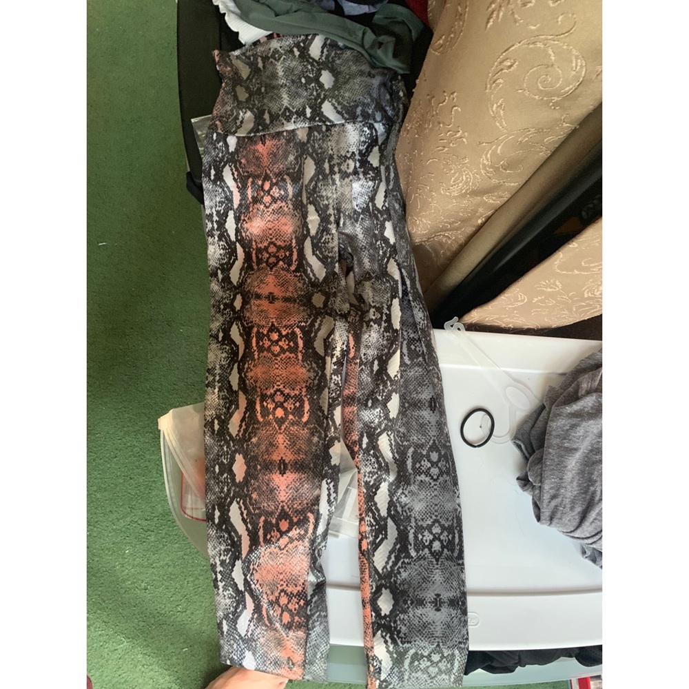Fashion nova snakeskin leggings size small